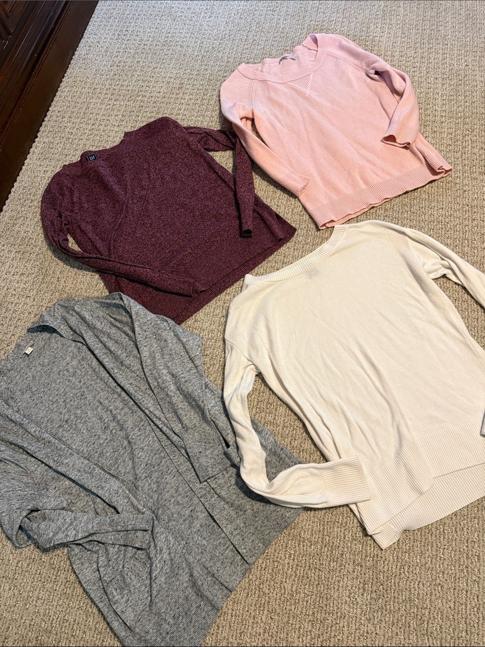 Women’s lot of 4 GAP sweaters pink purple cream scoop neck grey cardigan sz XS